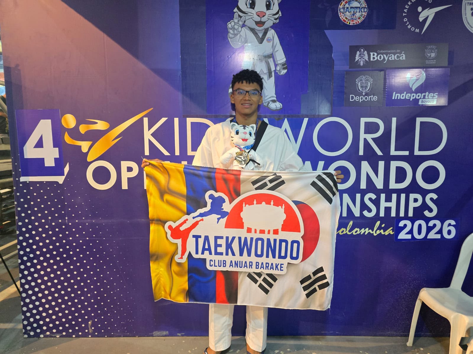 JULIÁN BRAVO ESPINOSA SE CORONA CAMPEÓN MUNDIAL DE TAEKWONDO EN SOGAMOSO